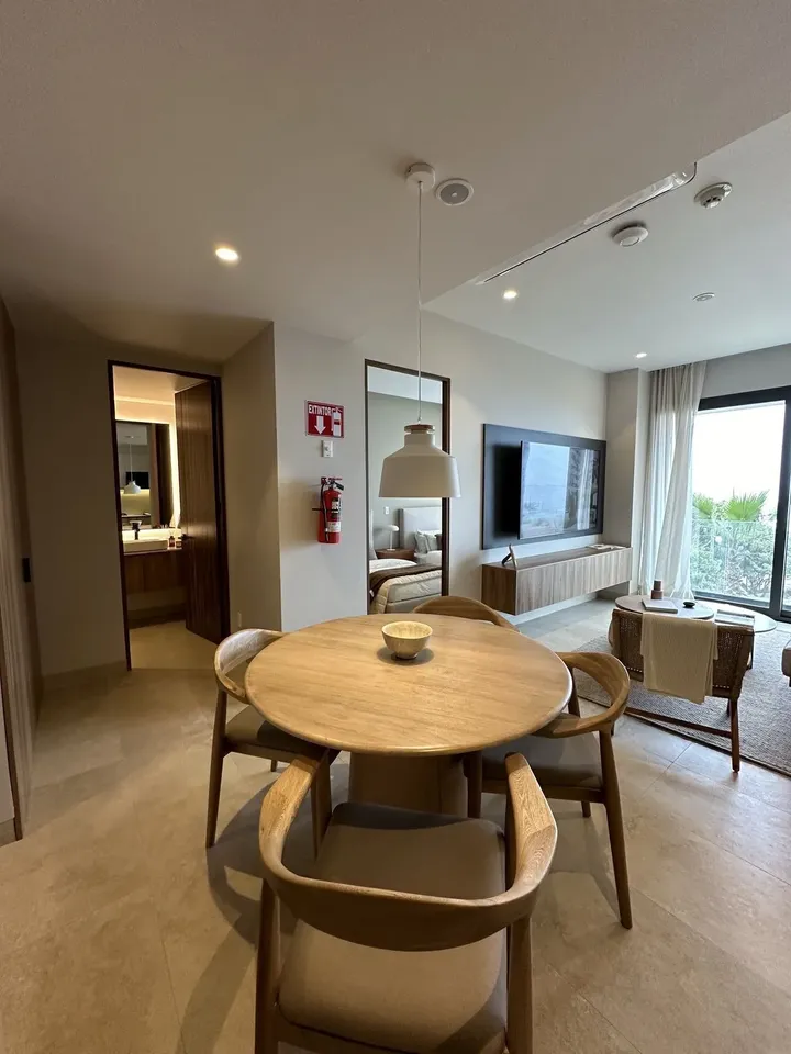The Wavve Condominium Tower Condominium For Sale Picture 10