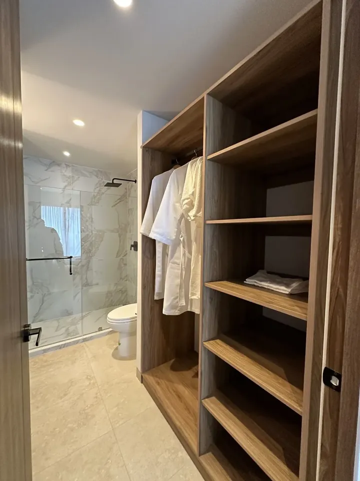 The Wavve Condominium Tower Condominium For Sale Picture 10
